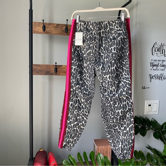 Mother No Zip Misfit Leopard Side Stripe Joggers in jungle eye print size 26 NEW - Picture 3 of 7